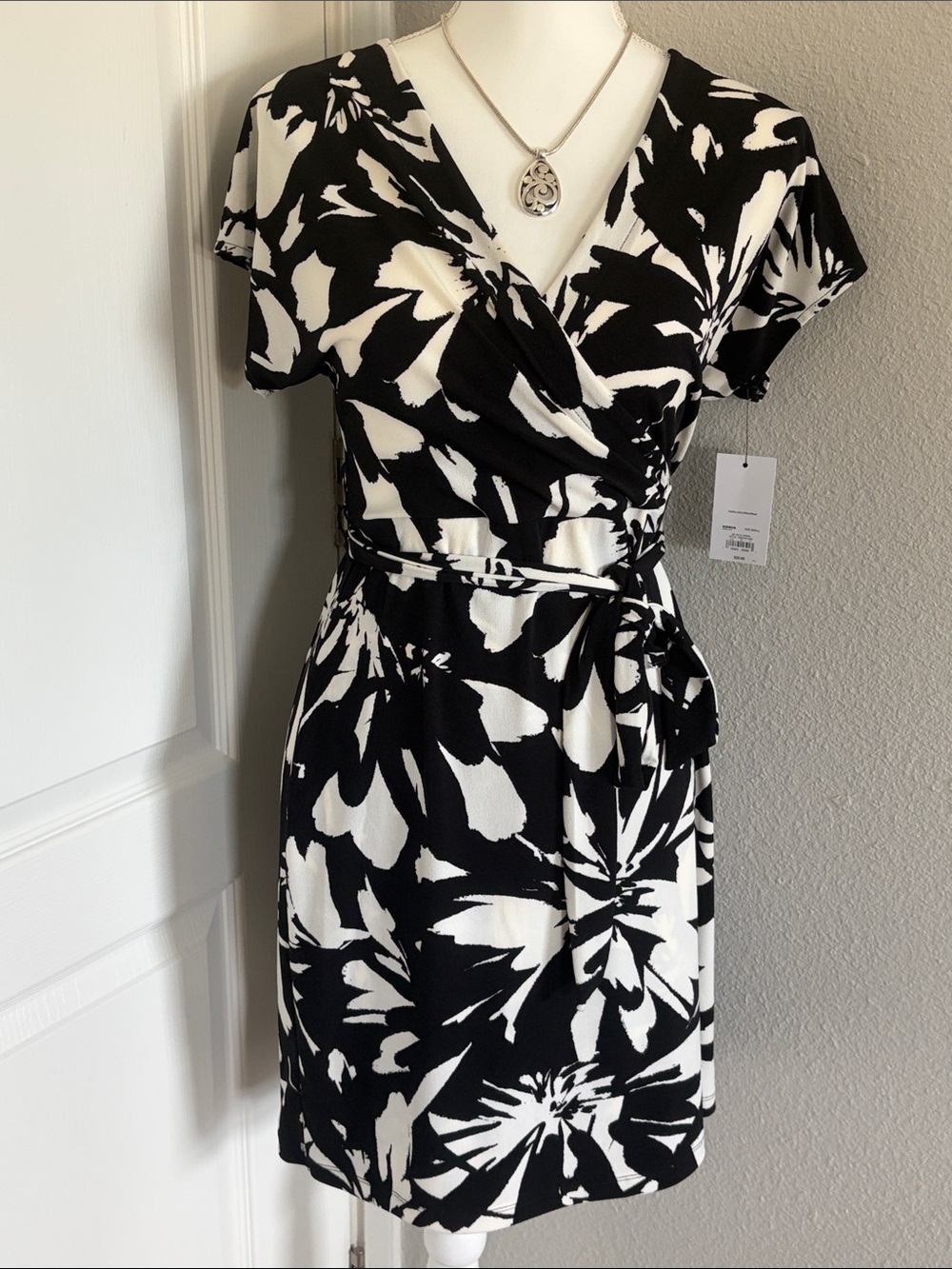 NWT Nine West Black & White Floral Wrap-Style Women's Dress